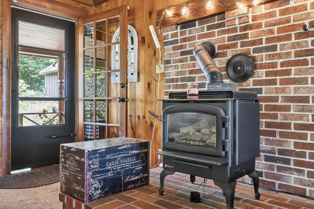 60 Brett Hill Road Paris ME 04281