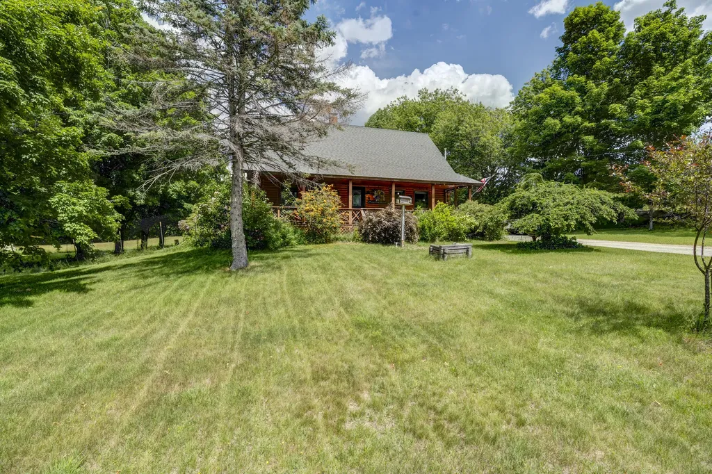 60 Brett Hill Road Paris ME 04281