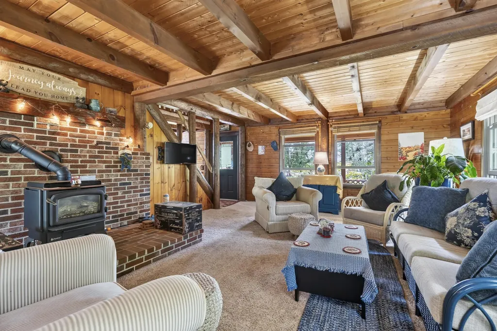 60 Brett Hill Road Paris ME 04281