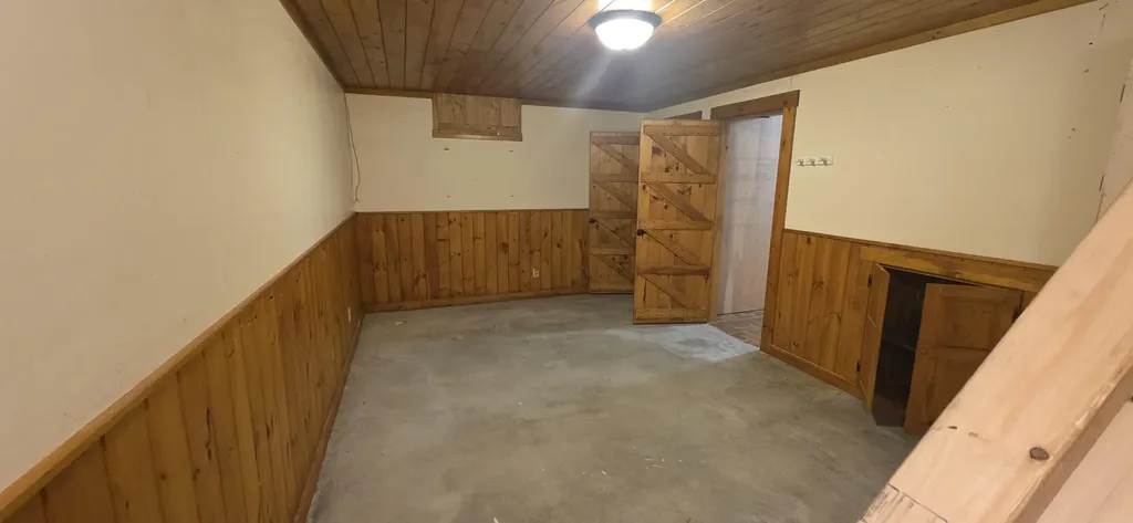 60 Brett Hill Road Paris ME 04281