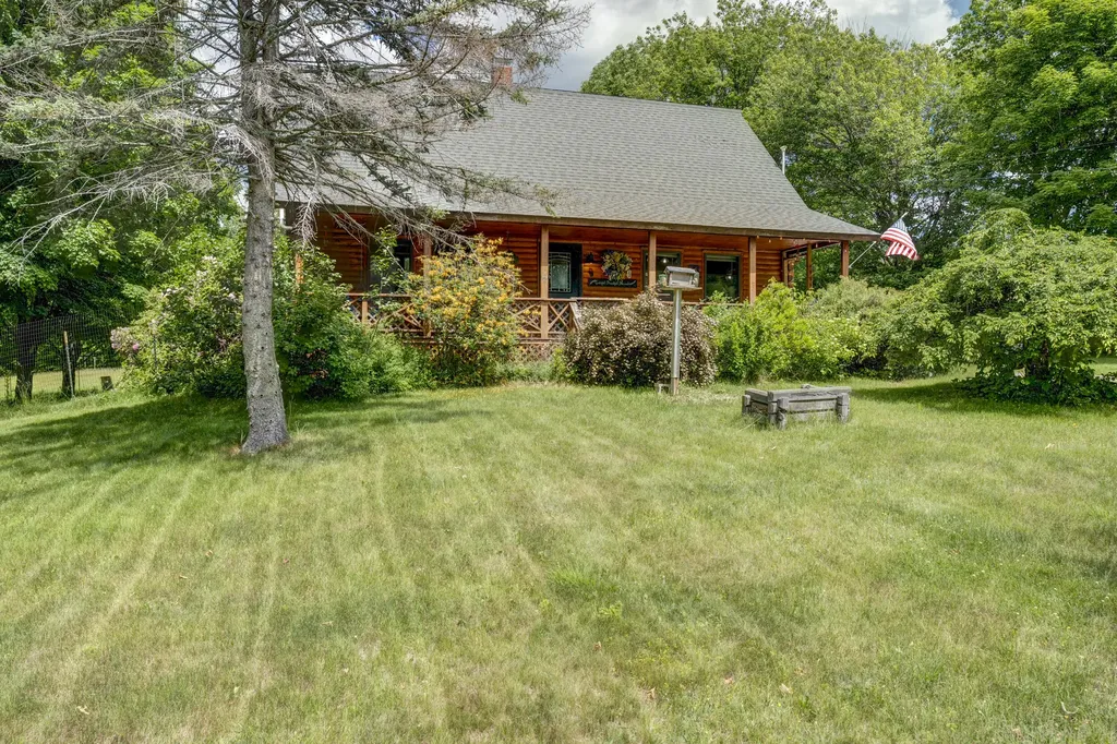 60 Brett Hill Road Paris ME 04281