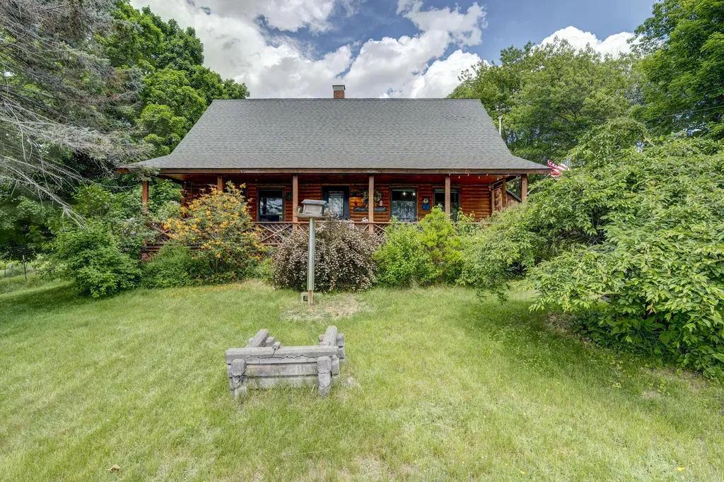60 Brett Hill Road Paris ME 04281