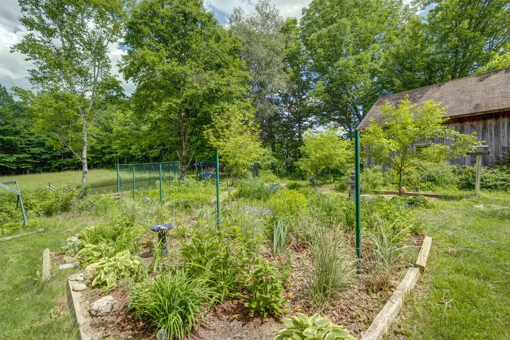 60 Brett Hill Road Paris ME 04281