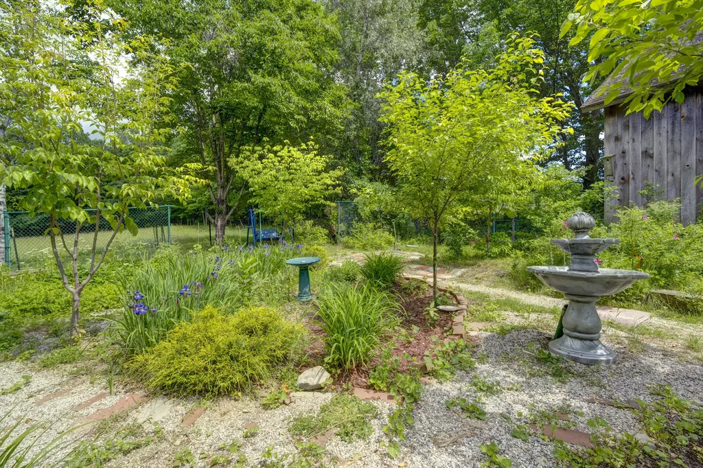 60 Brett Hill Road Paris ME 04281