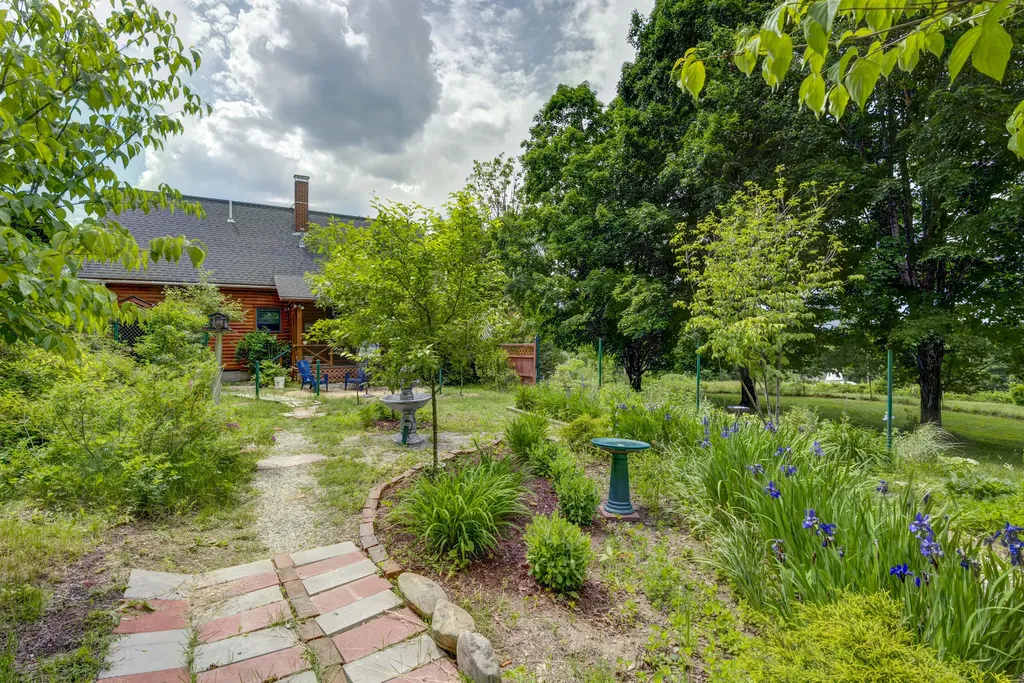 60 Brett Hill Road Paris ME 04281