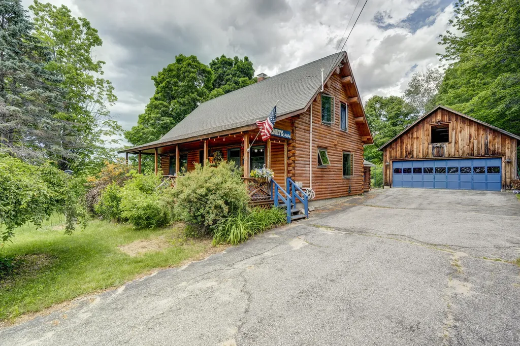 60 Brett Hill Road Paris ME 04281