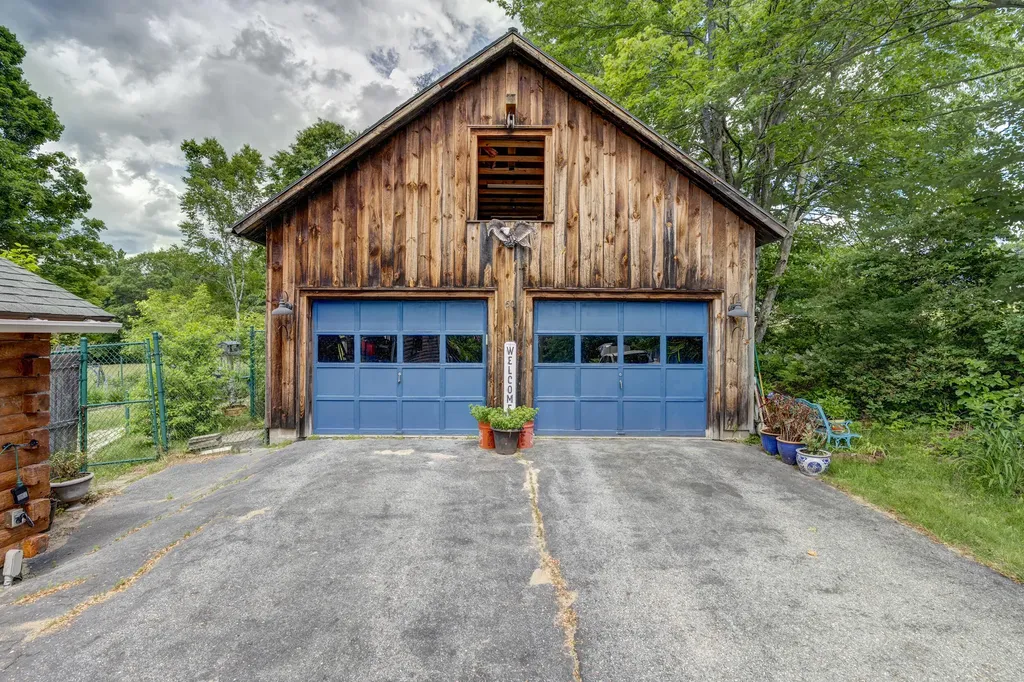 60 Brett Hill Road Paris ME 04281