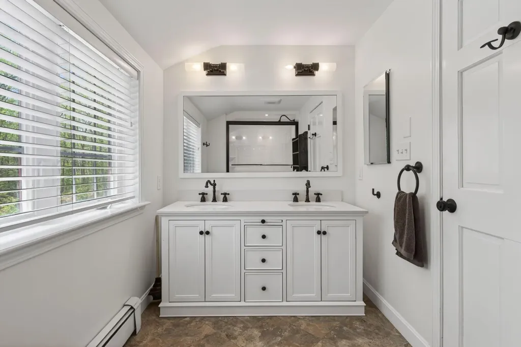4 Commons Lane Kennebunk ME 04043