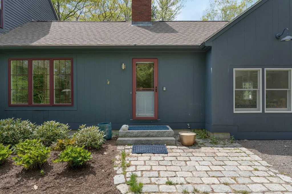 4 Commons Lane Kennebunk ME 04043