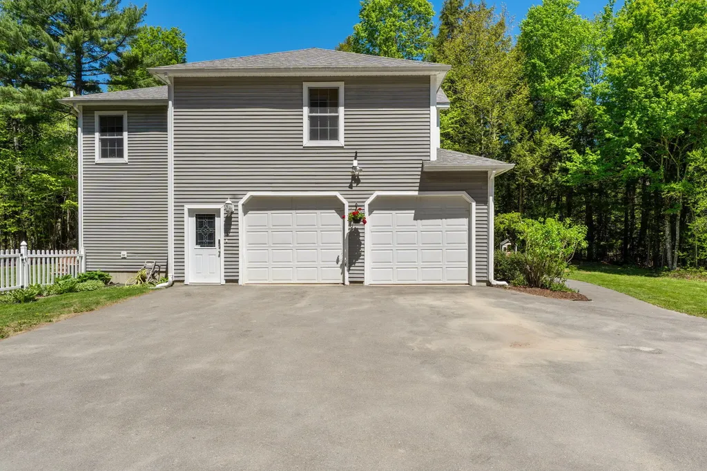 169 Upper Dedham Road Holden ME 04429