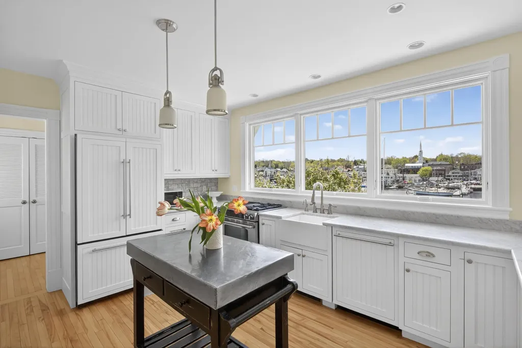 25 Sea Street Camden ME 04843