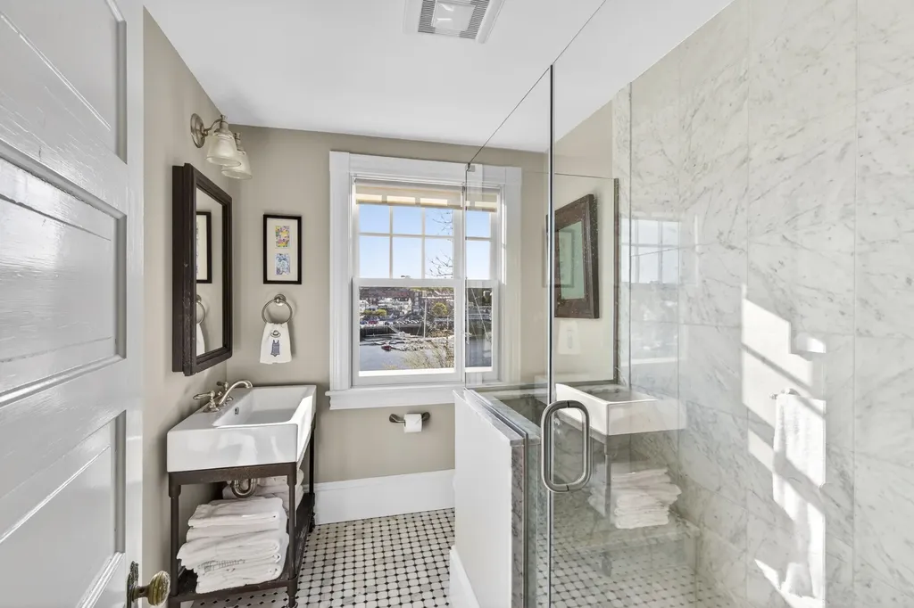 25 Sea Street Camden ME 04843
