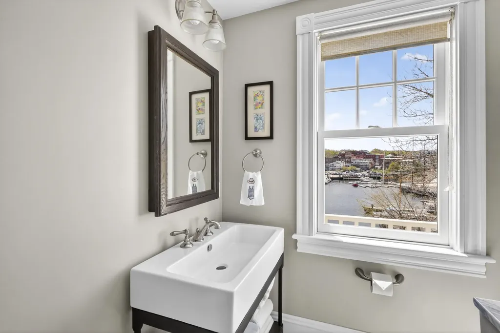 25 Sea Street Camden ME 04843