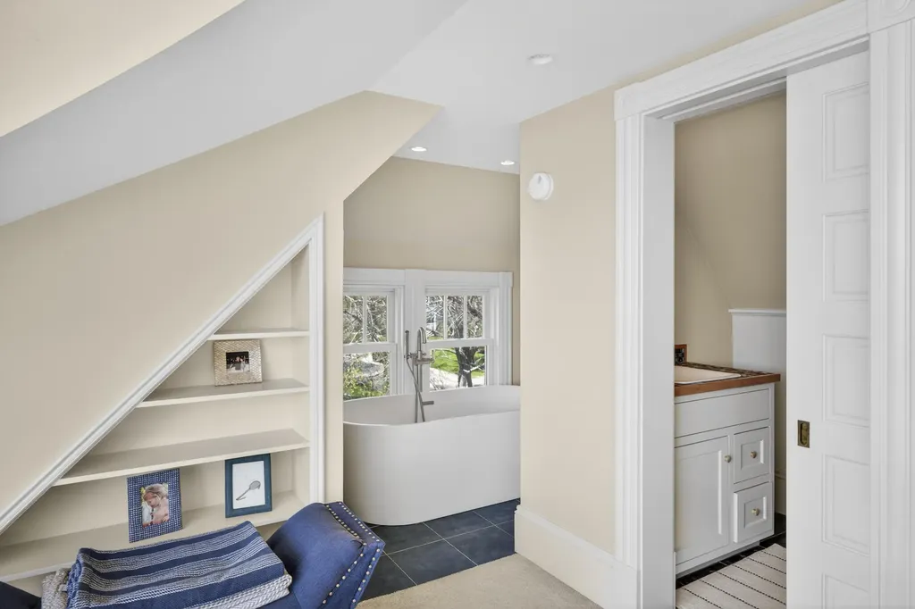 25 Sea Street Camden ME 04843