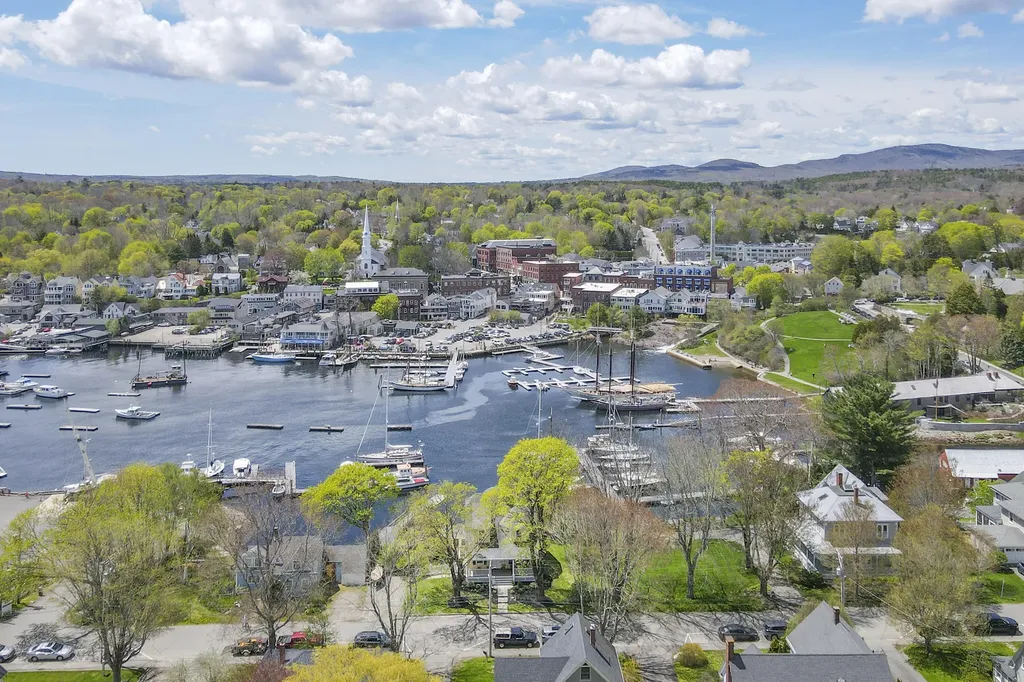 25 Sea Street Camden ME 04843