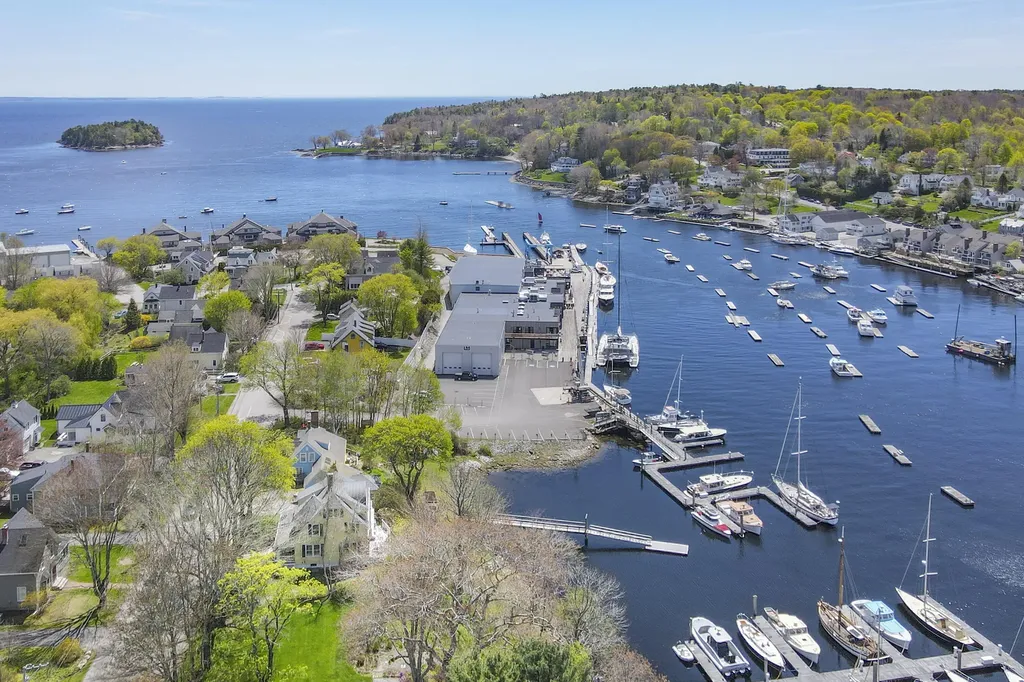 25 Sea Street Camden ME 04843