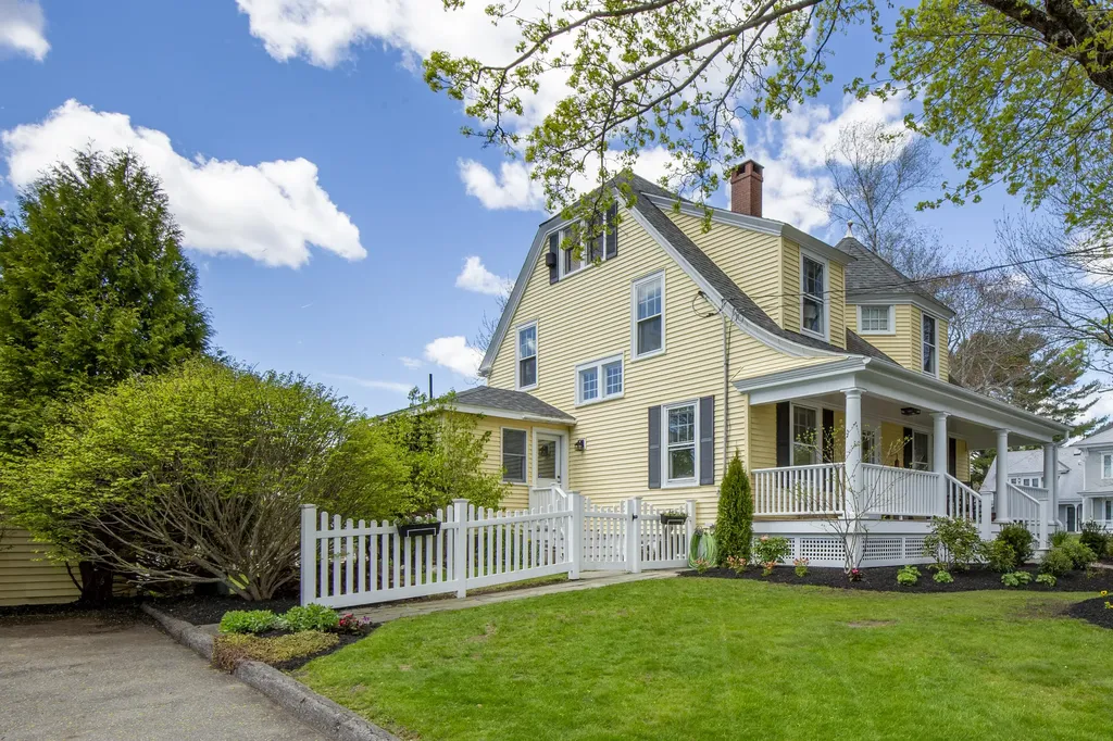 25 Sea Street Camden ME 04843
