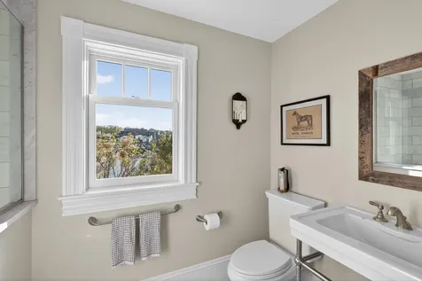 25 Sea Street Camden ME 04843