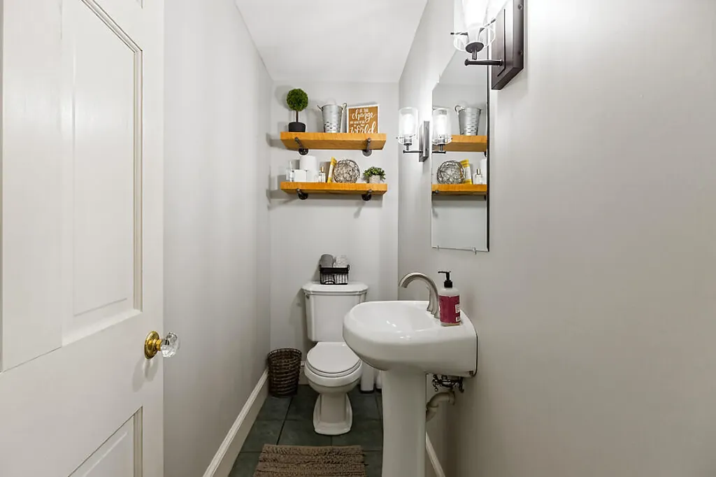 62 Sherwood Lane Vassalboro ME 04989