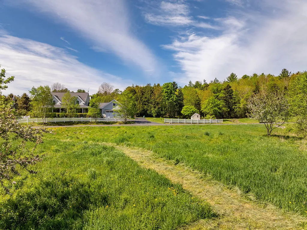19 Old Stone Road Lincolnville ME 04849