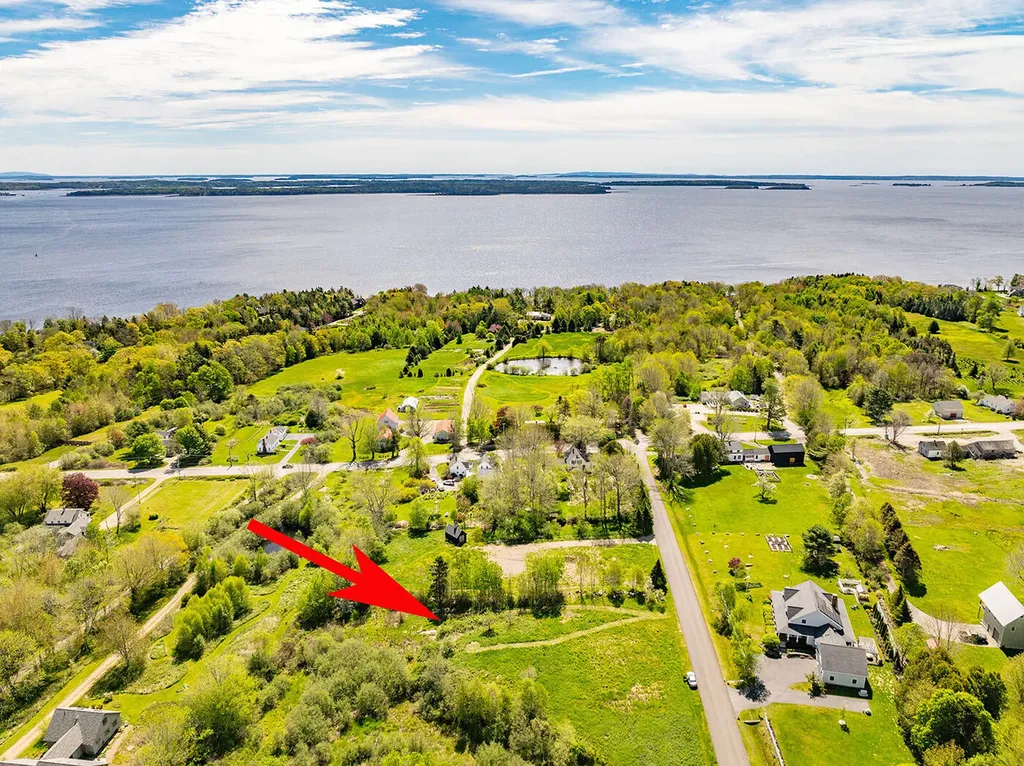 19 Old Stone Road Lincolnville ME 04849