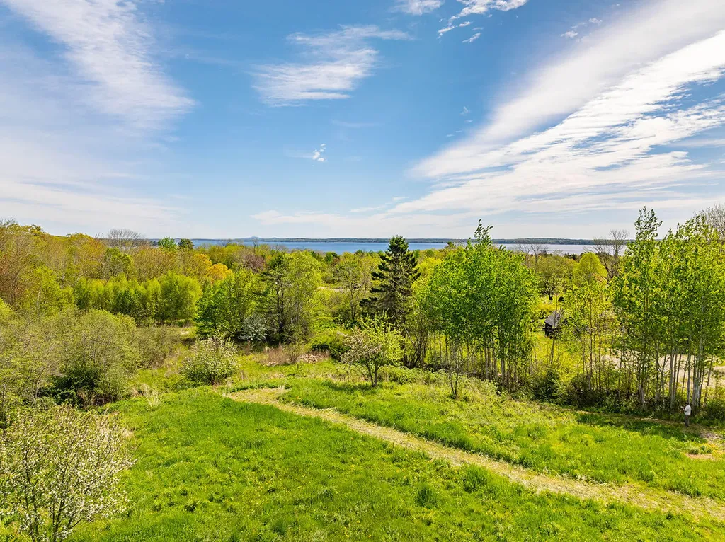 19 Old Stone Road Lincolnville ME 04849
