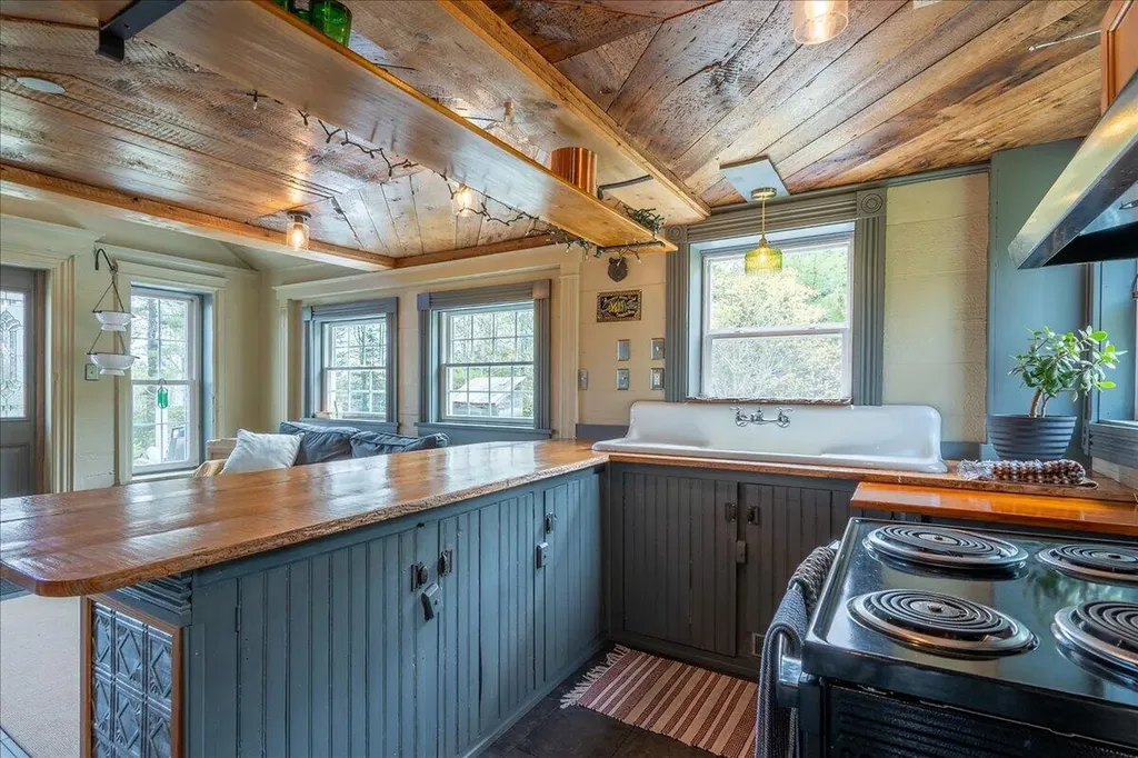 33 Blake Farm Road Edgecomb ME 04556