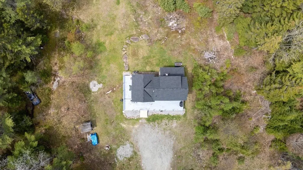 33 Blake Farm Road Edgecomb ME 04556