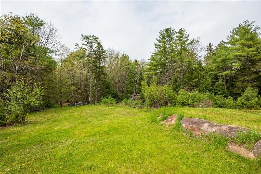 33 Blake Farm Road Edgecomb ME 04556
