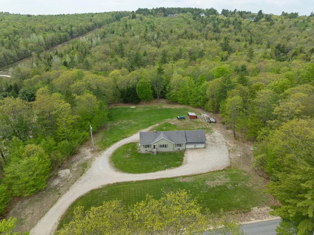137 Eddie Kahkonen Road Norway ME 04268