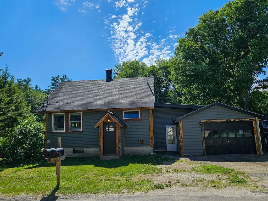 14 Helen Street Auburn ME 04210