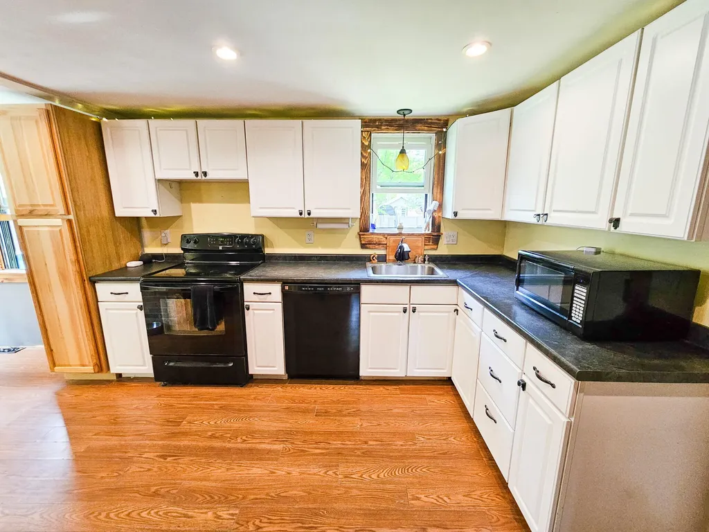 14 Helen Street Auburn ME 04210