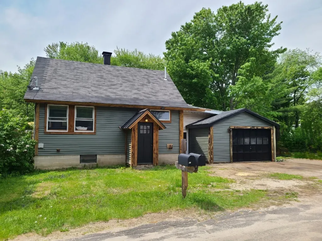 14 Helen Street Auburn ME 04210