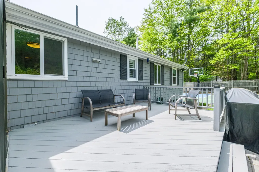 11 Brookside Drive Falmouth ME 04105