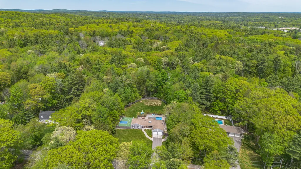 11 Brookside Drive Falmouth ME 04105