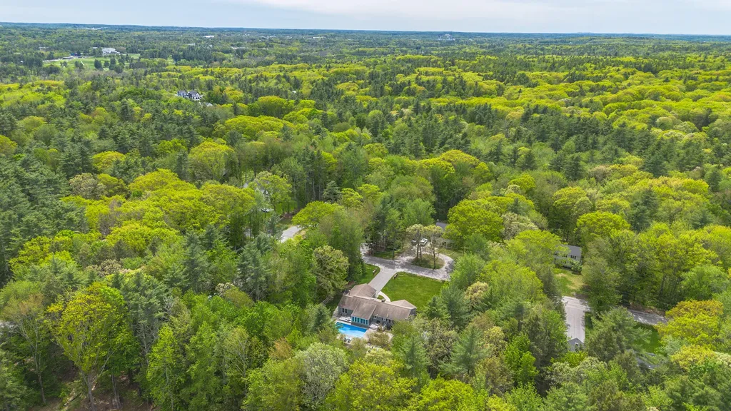 11 Brookside Drive Falmouth ME 04105