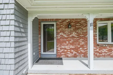 11 Brookside Drive Falmouth ME 04105