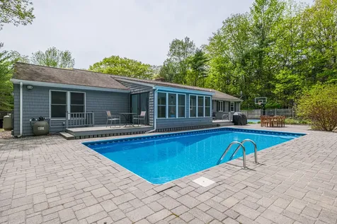 11 Brookside Drive Falmouth ME 04105