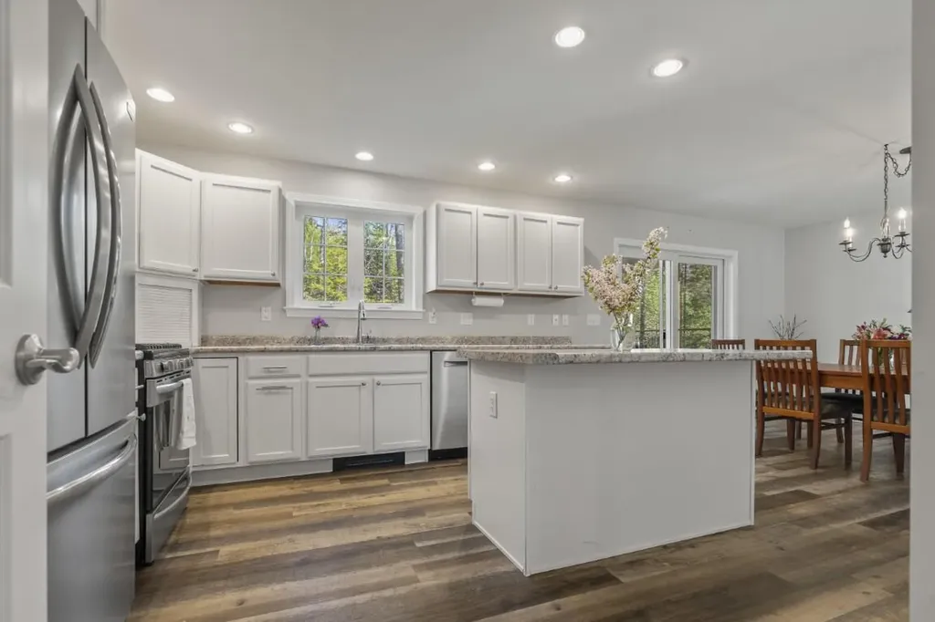 15 Shipbuilder Road Boothbay ME 04544