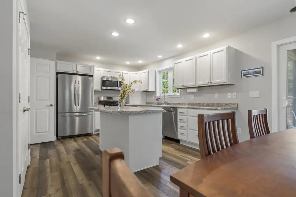 15 Shipbuilder Road Boothbay ME 04544