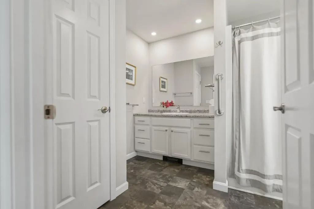 15 Shipbuilder Road Boothbay ME 04544
