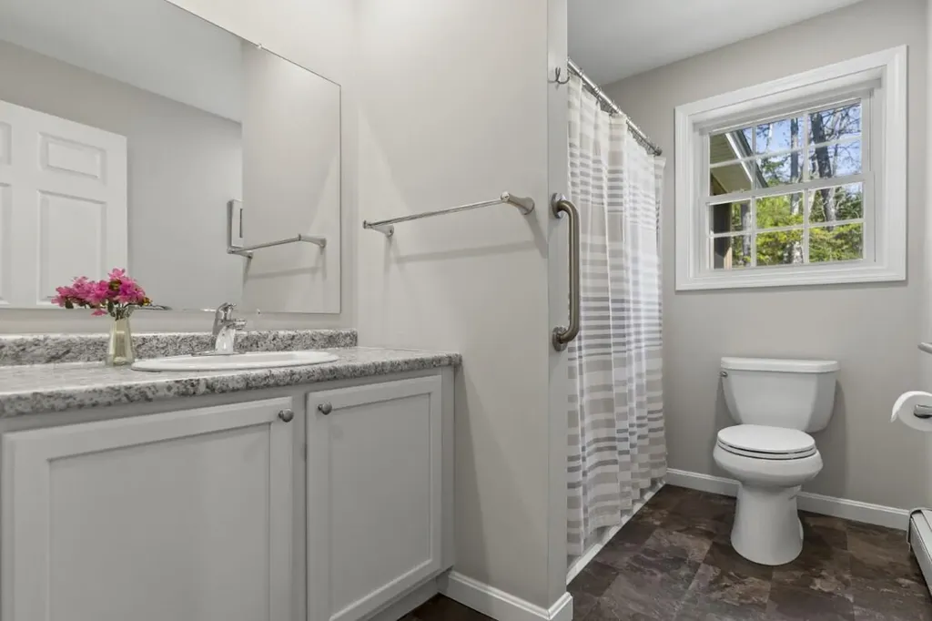 15 Shipbuilder Road Boothbay ME 04544