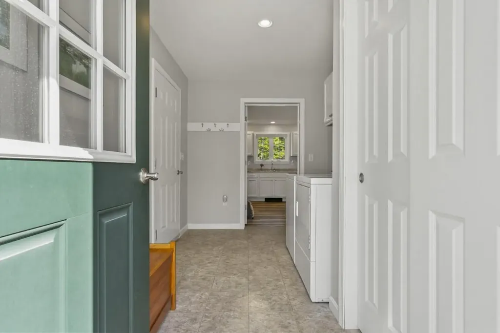 15 Shipbuilder Road Boothbay ME 04544