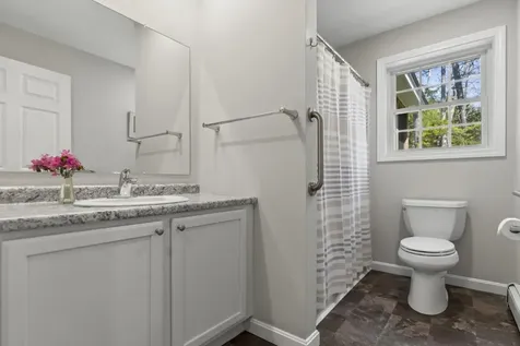 15 Shipbuilder Road Boothbay ME 04544
