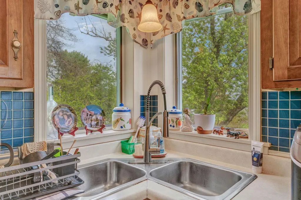 87 Sunrise Terrace Thomaston ME 04861