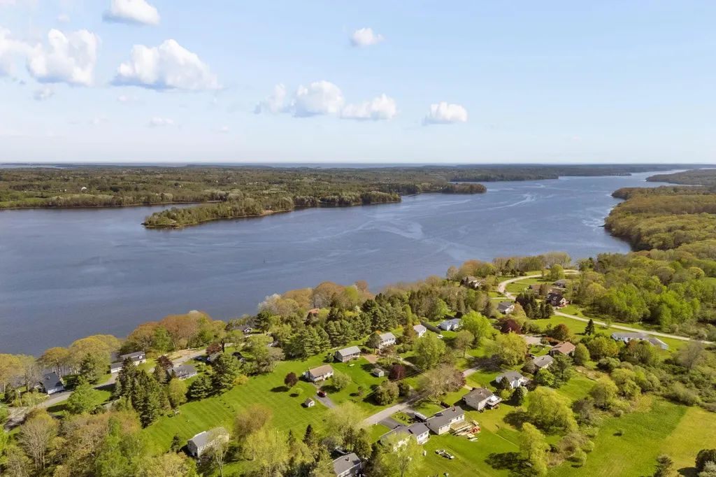 87 Sunrise Terrace Thomaston ME 04861