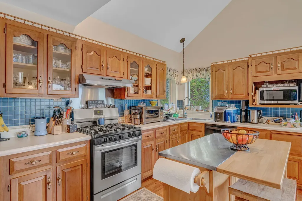 87 Sunrise Terrace Thomaston ME 04861