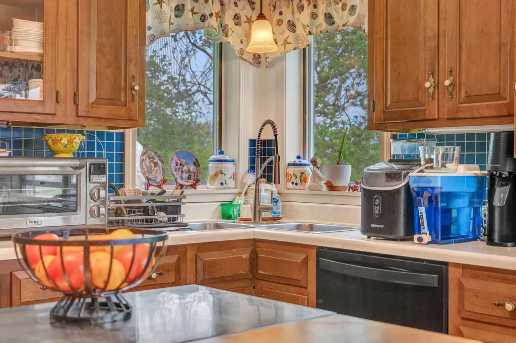 87 Sunrise Terrace Thomaston ME 04861