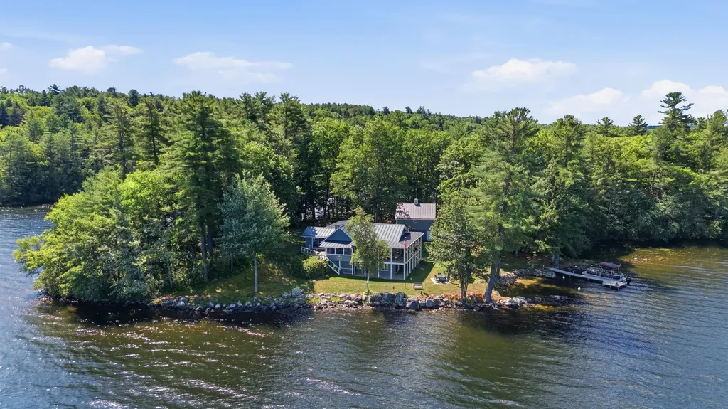 60 Cardinal Lane Poland ME 04274