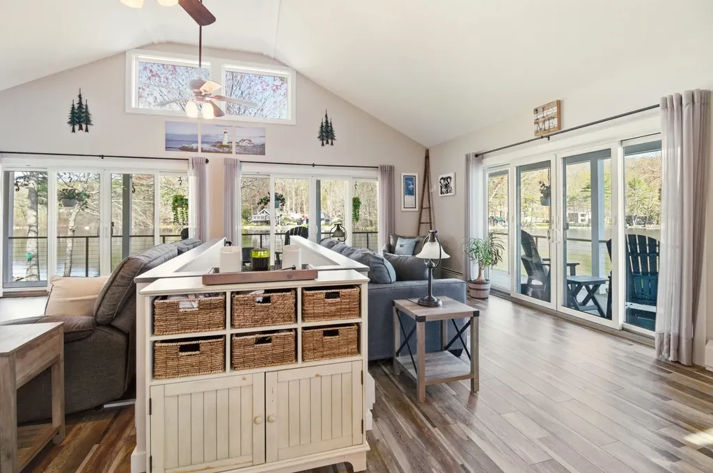 60 Cardinal Lane Poland ME 04274